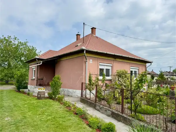 Eladó családi ház, Besenyőtelek 2 szoba 70 m² 20.9 M Ft