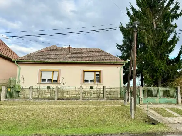 Eladó családi ház, Pétervására 2 szoba 60 m² 11 M Ft