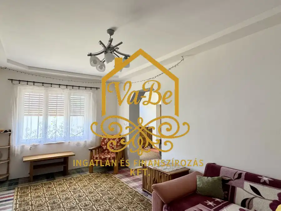 eladó családi ház, Váraszó